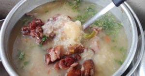 Sopa de carne del monte